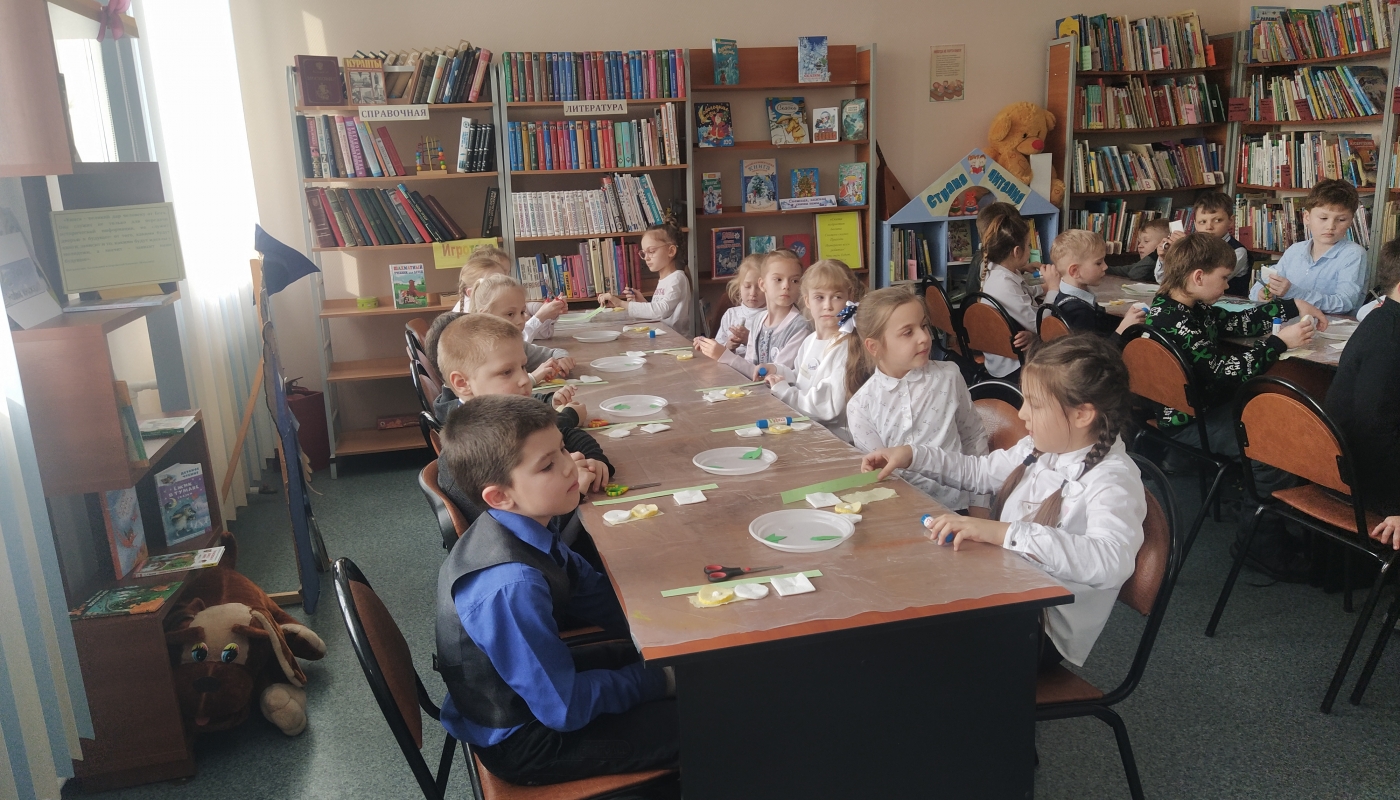 В Манушкинской библиотеке состоялась литературно - творческая программа к 8 Марта!